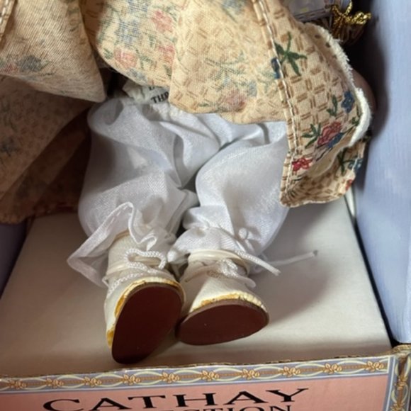 New in box Porcelain Bisque Doll: SONIA by CATHAY Doll Collection - Picture 7 of 10